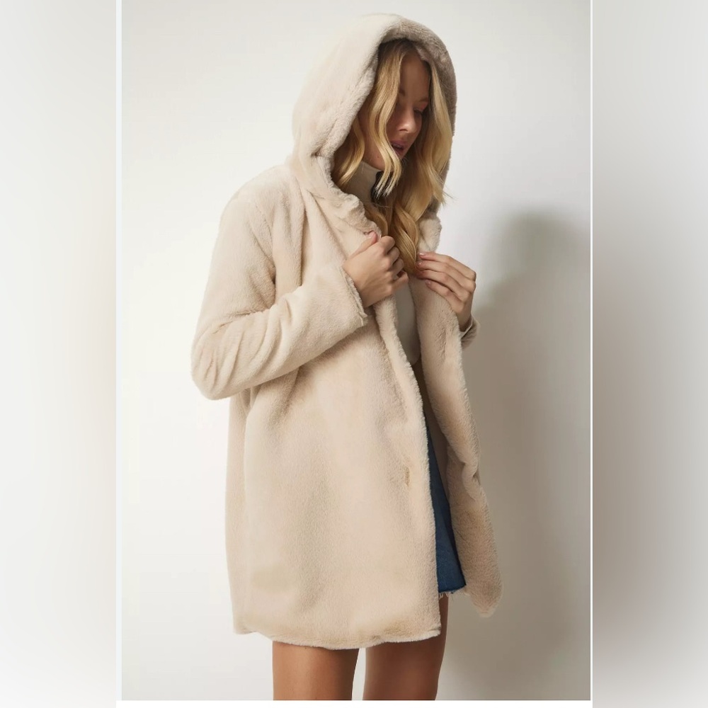 Brandy Melville Cream Teddy Hooded Faux Fur Jacket Coat - Picture 3 of 11